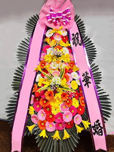 명품웨딩프로포즈 조합 및 사회 단체 명의로 배달된 3단 정품 화환